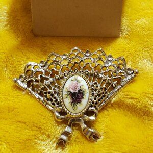 Vintage 1928 Victorian Fan Shape Brooch With Earrings.